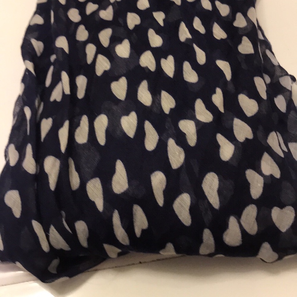 Franchescas navy blue scarf with white hearts